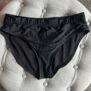 Mid rise bikini bottoms